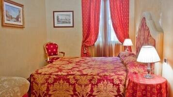 1 camera, una cassaforte in camera, con stile personalizzato