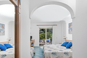 1 bedroom, hypo-allergenic bedding, minibar, in-room safe