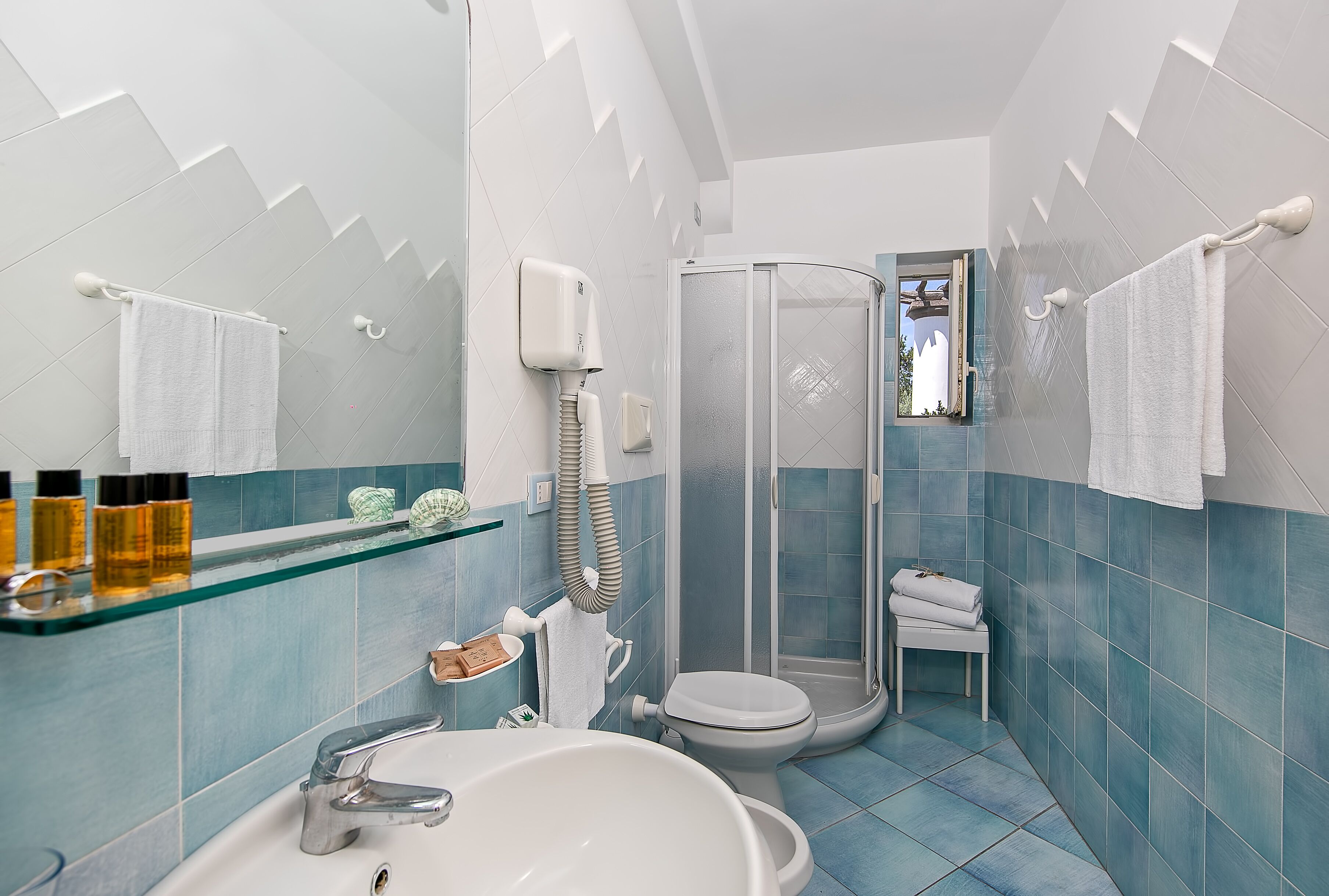 junior suite or family room with terrace garden view and solarium | bathroom | shower, free toiletries, hair dryer, bidet