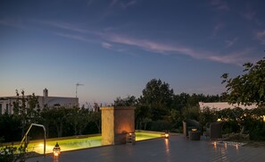 Seasonal outdoor pool, pool umbrellas - Hotel Al Mulino - Mediterranean Garden Retreat in AnaCapri (Anacapri)