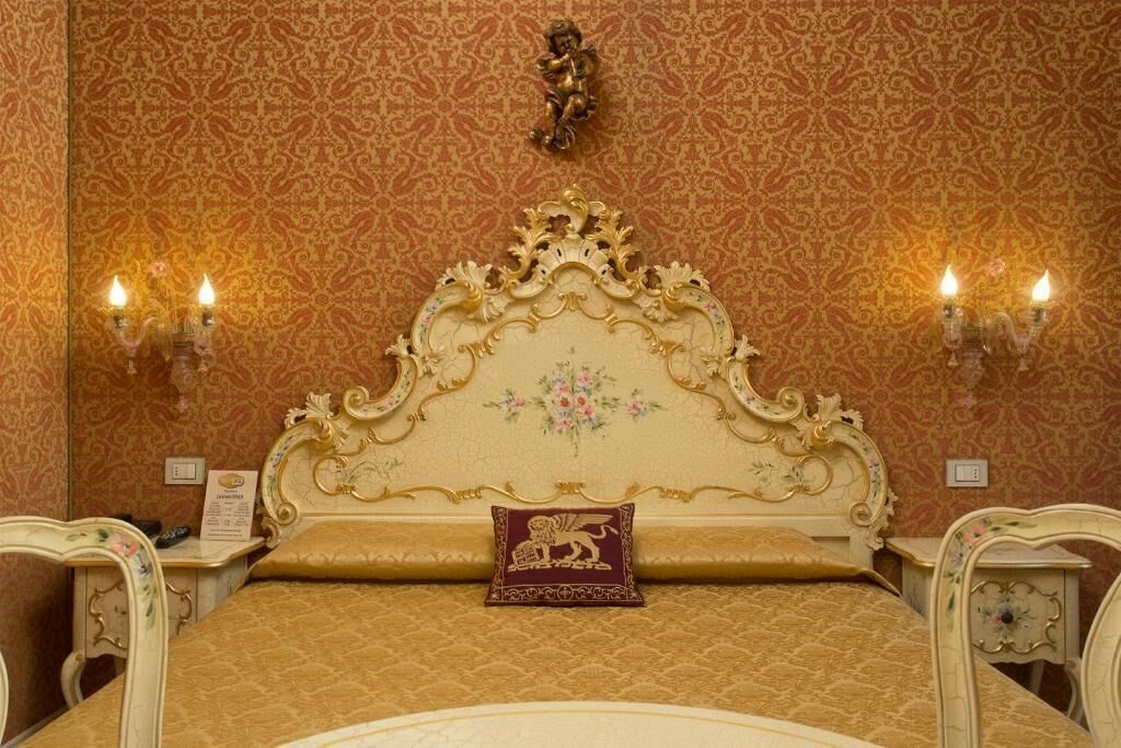 Coffres-forts dans les chambres, bureau, chambres insonorisées