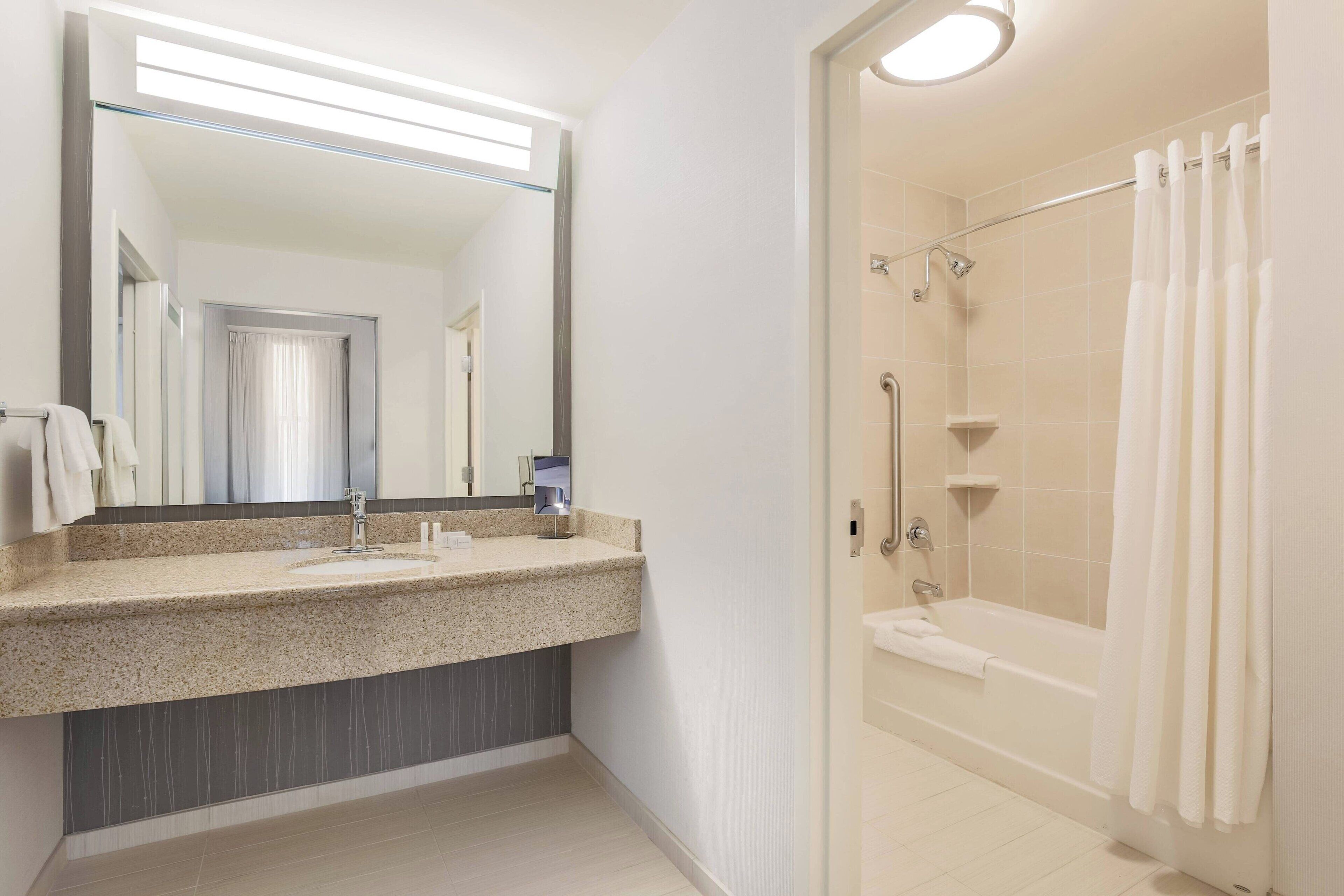 combined shower/bathtub, free toiletries, hair dryer, towels