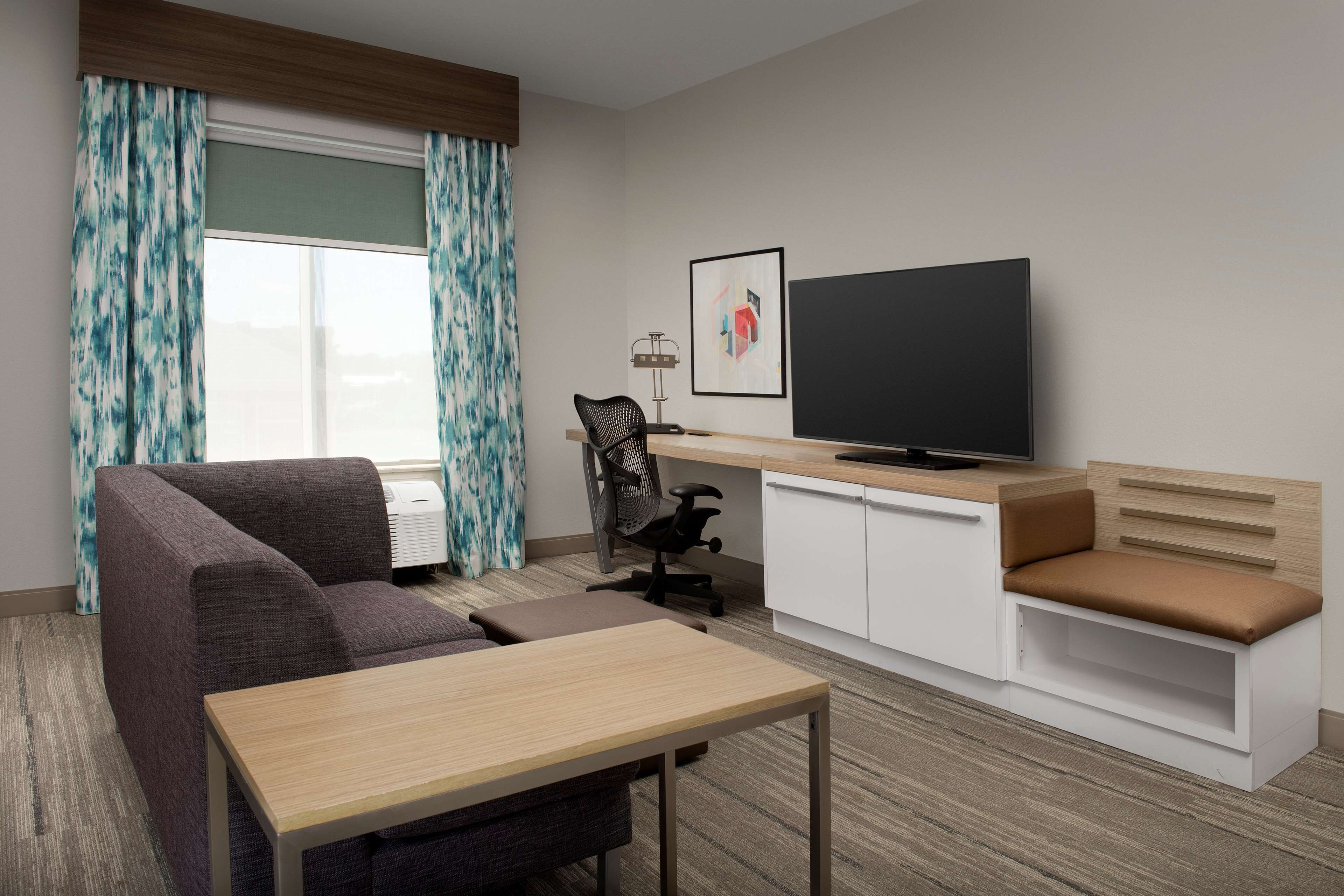 junior suite, 1 king bed | hypo-allergenic bedding, down duvets, select comfort beds, in-room safe