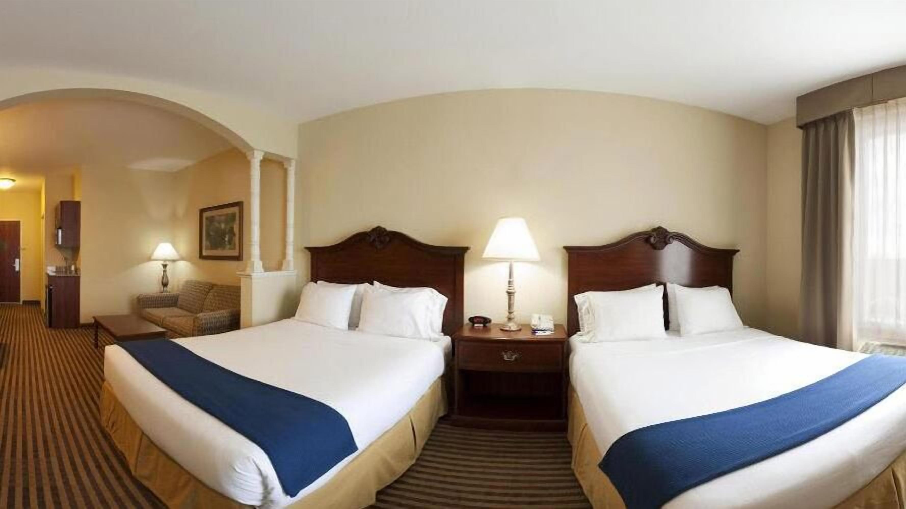 In-room safe, desk, iron/ironing board, cribs/infant beds