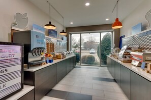 Free daily buffet breakfast - Holiday Inn Express & Suites Waxahachie by IHG (Waxahachie)