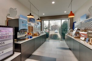 Café da manhã com buffet grátis todos os dias