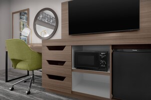 Escritorio, tabla de planchar con plancha y cunas gratuitas