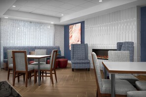 Lobby sitting area - Hampton Inn Ithaca (Ithaca)