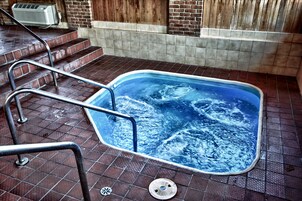 Bañera de hidromasaje cubierta