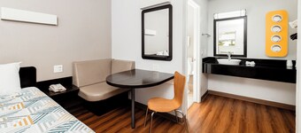 Motel 6 Ontario, CA - Airport