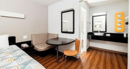 Motel 6 Ontario, CA - Airport