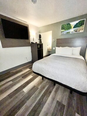 Escritorio, wifi gratis y ropa de cama 