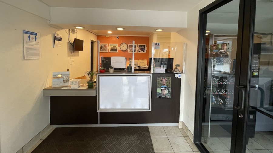 Travelodge by Wyndham Brattleboro VT