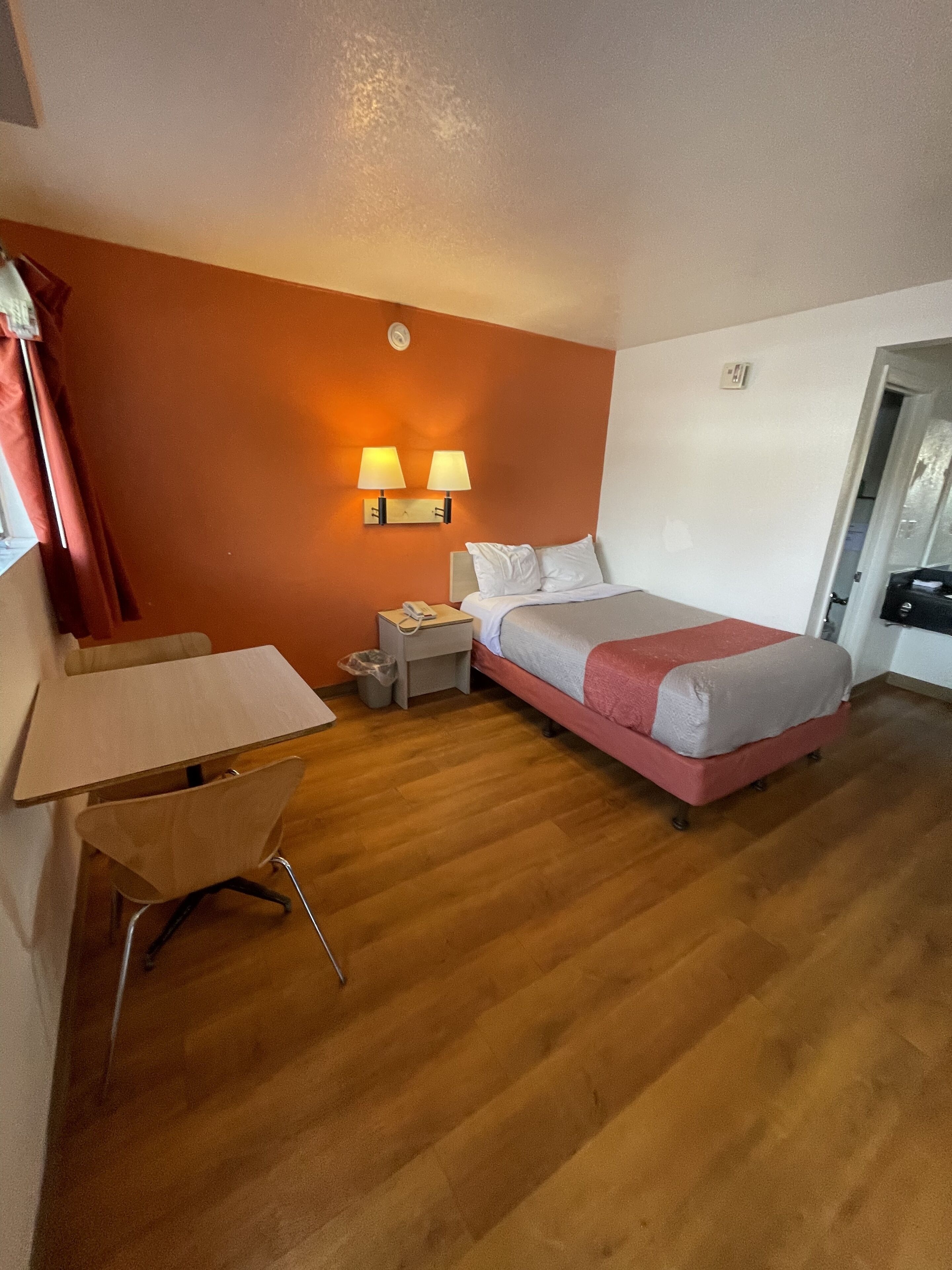 Blackout drapes, free WiFi, bed sheets