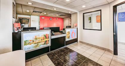 Motel 6 Niantic, CT - New London