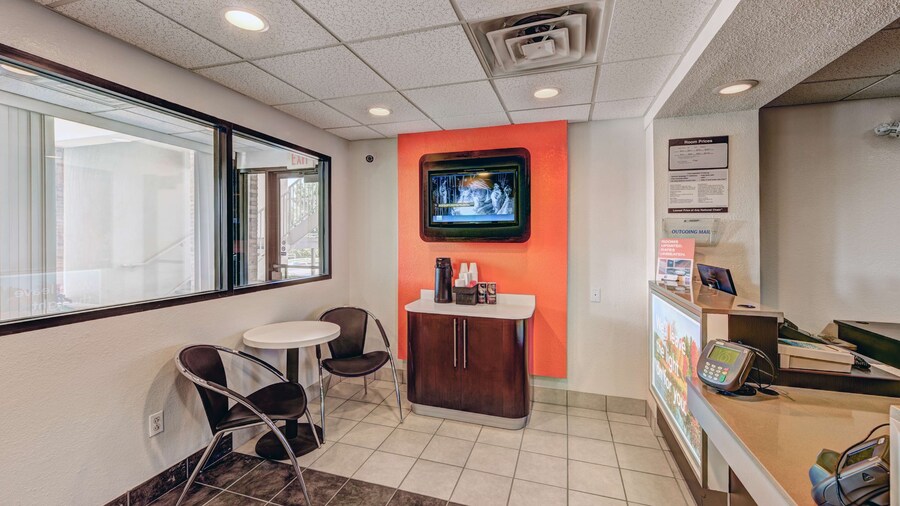 Motel 6 Niantic, CT - New London