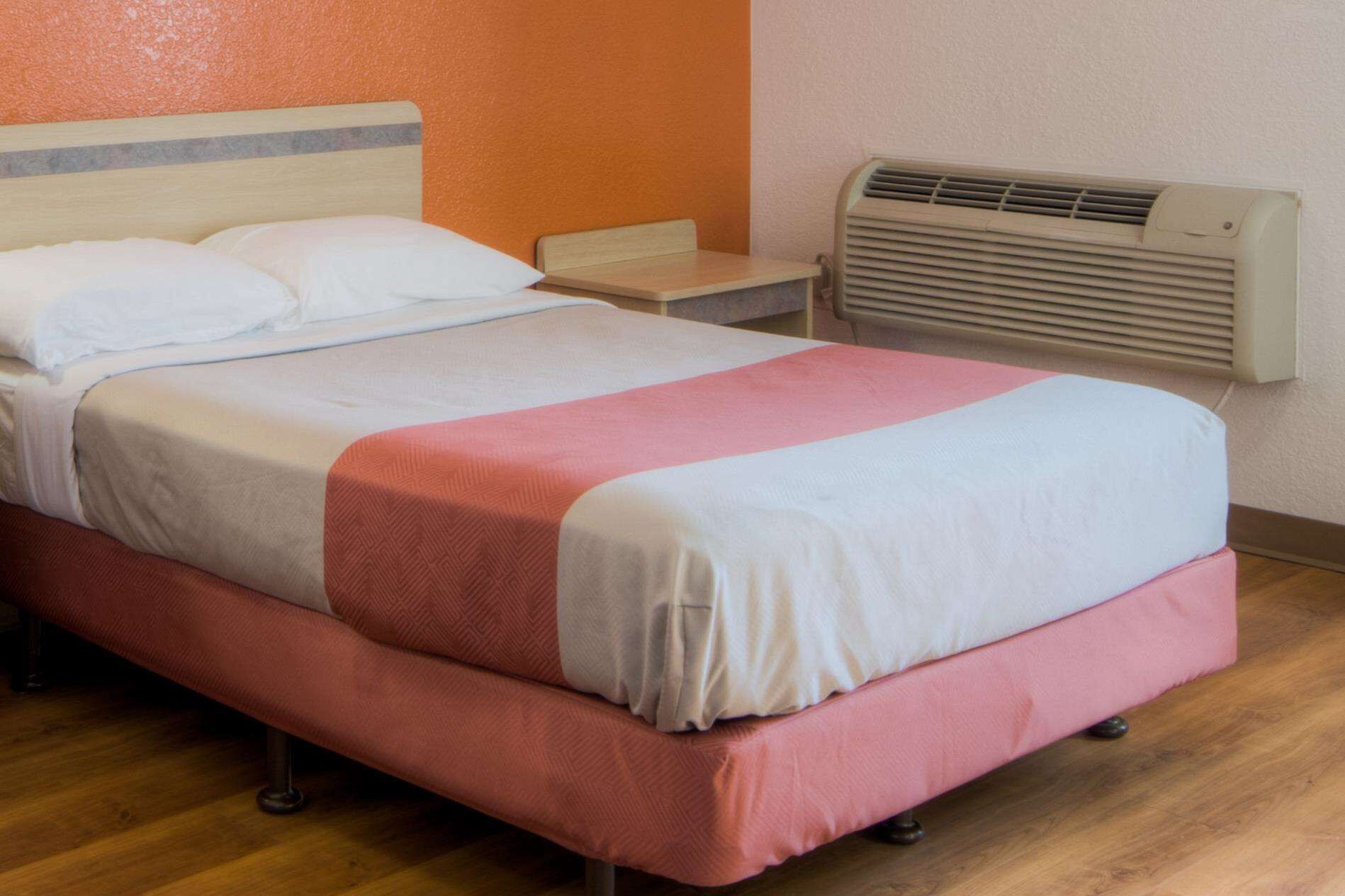 Photo - Motel 6-Niantic, CT - New London