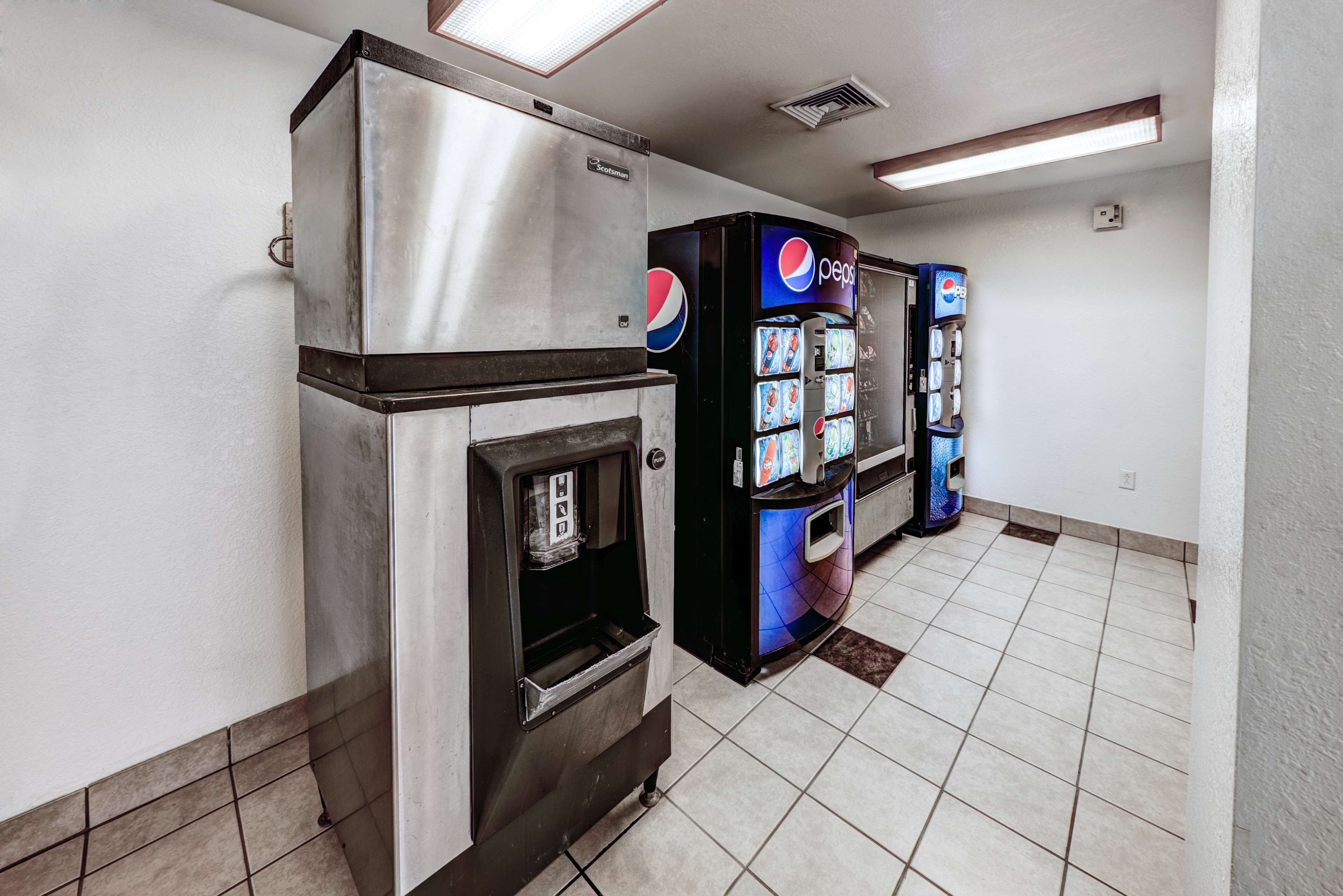 Photo - Motel 6-Niantic, CT - New London