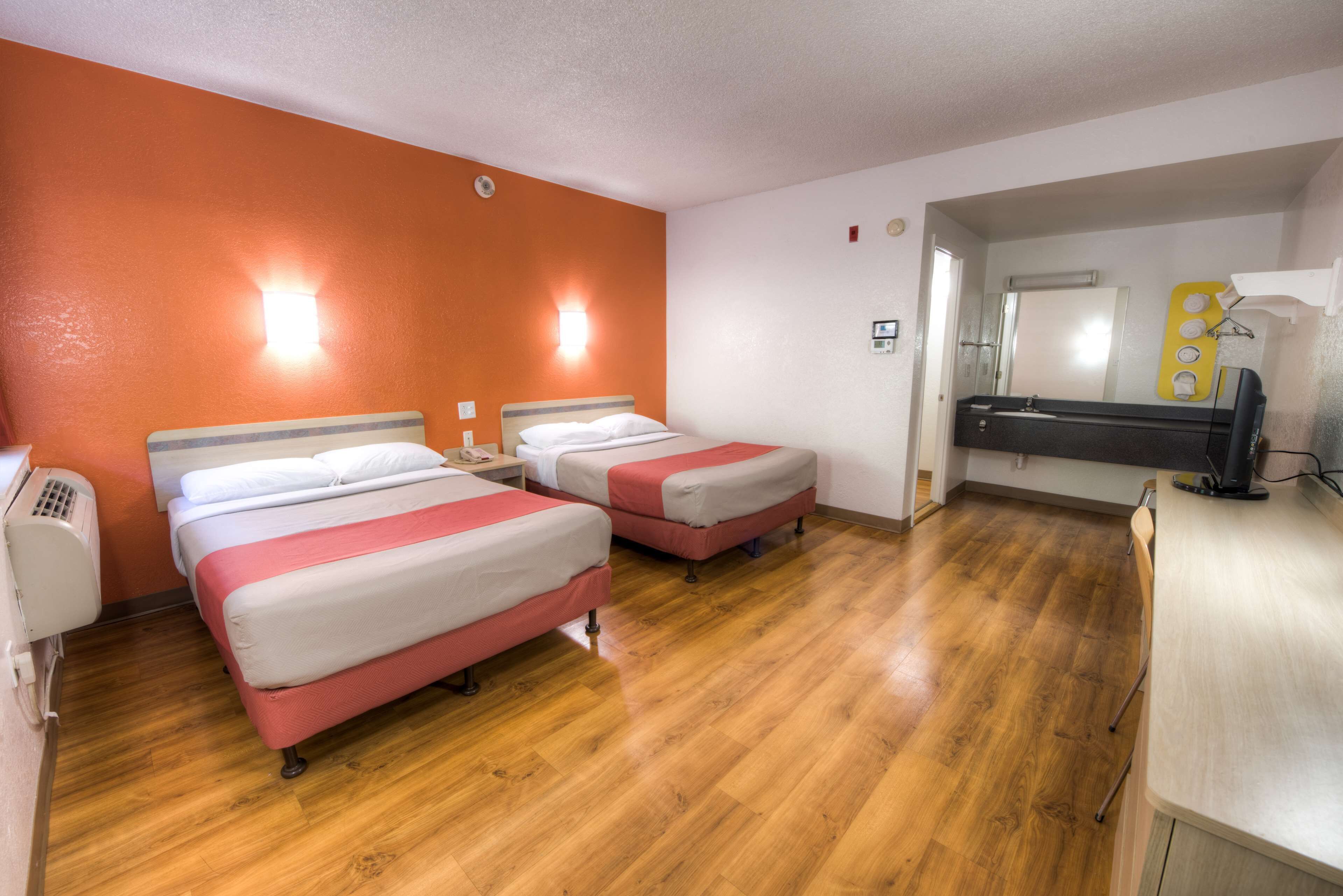 Photo - Motel 6-Niantic, CT - New London