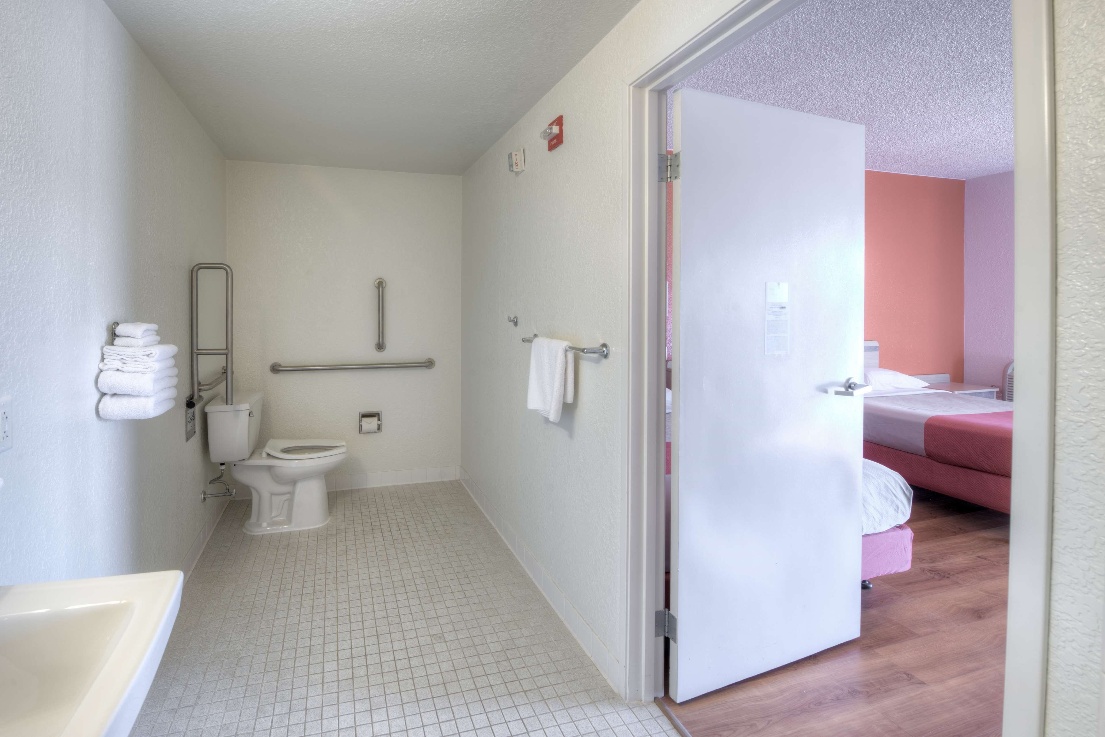 Photo - Motel 6-Niantic, CT - New London
