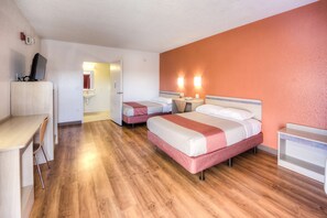 Laptop workspace, blackout curtains, soundproofing, free WiFi - Motel 6 Niantic, CT - New London (Niantic)