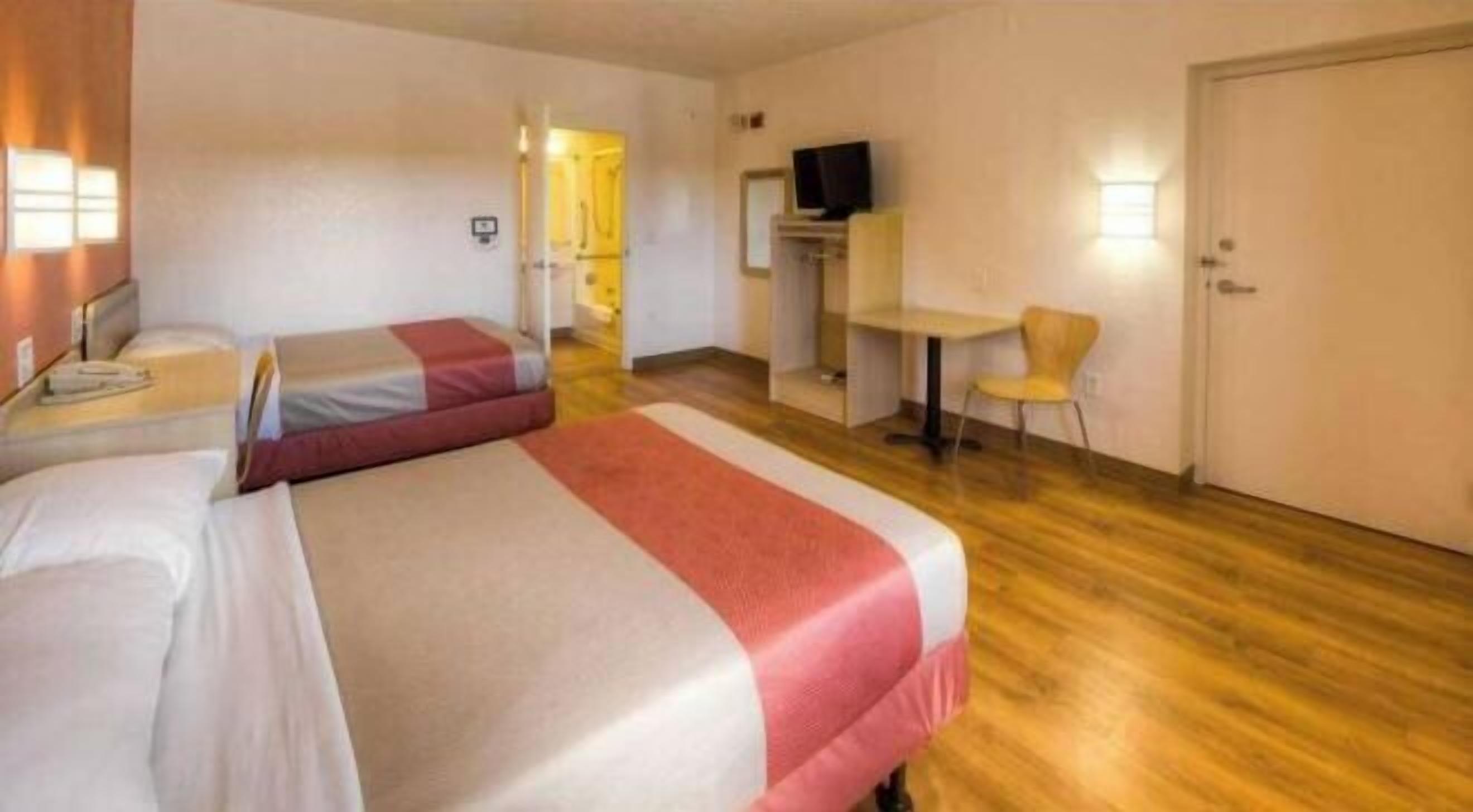 Laptop workspace, blackout drapes, soundproofing, free WiFi