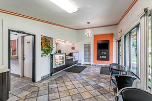 Lobby - Motel 6 Kalamazoo (Kalamazoo)
