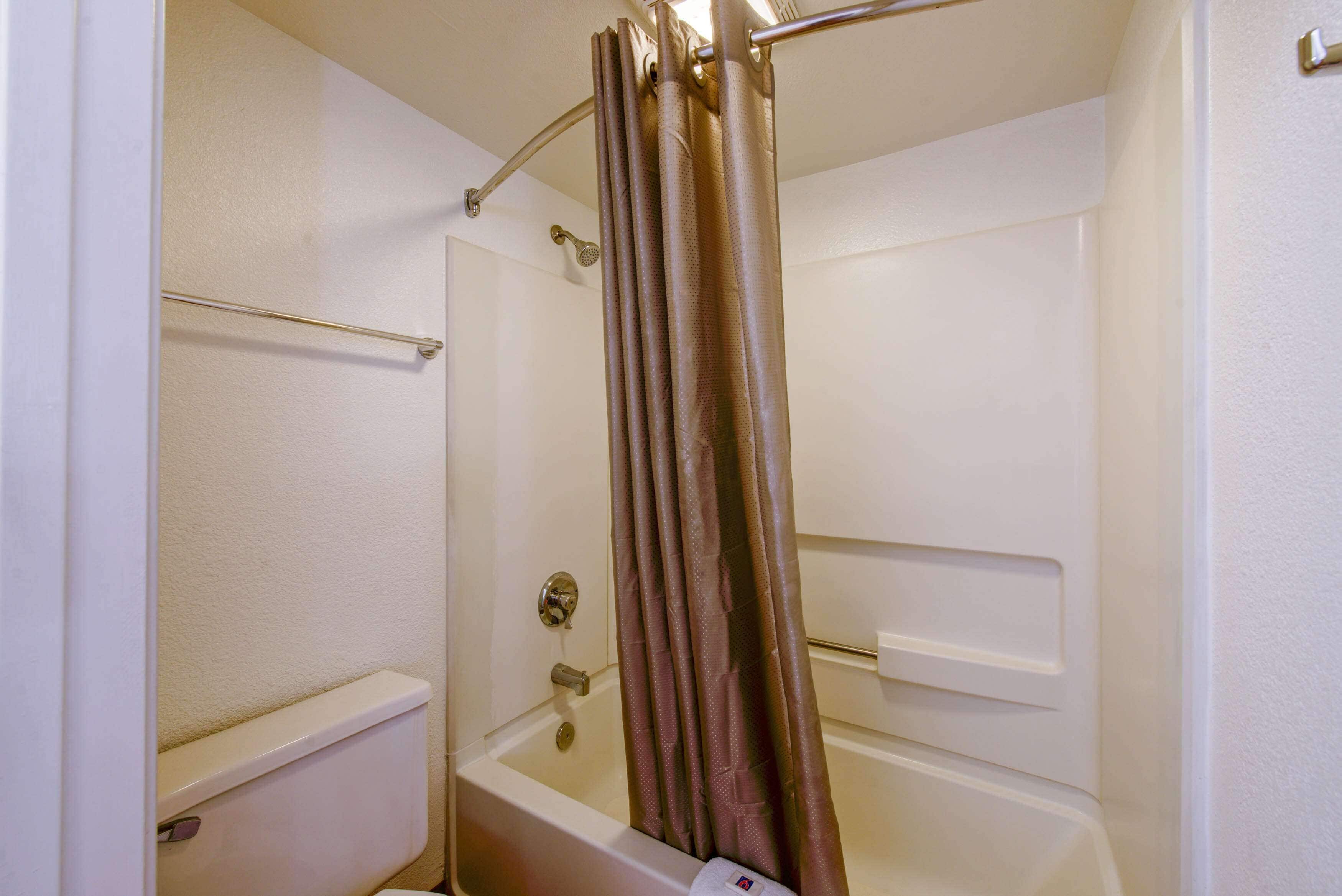 Foto - Travelodge by Wyndham Norfolk Airport
