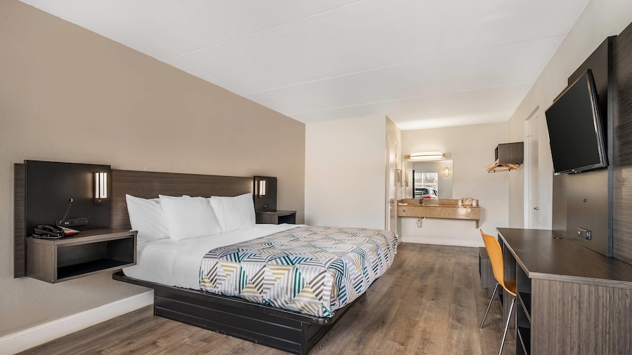 Travelodge by Wyndham Norfolk Airport