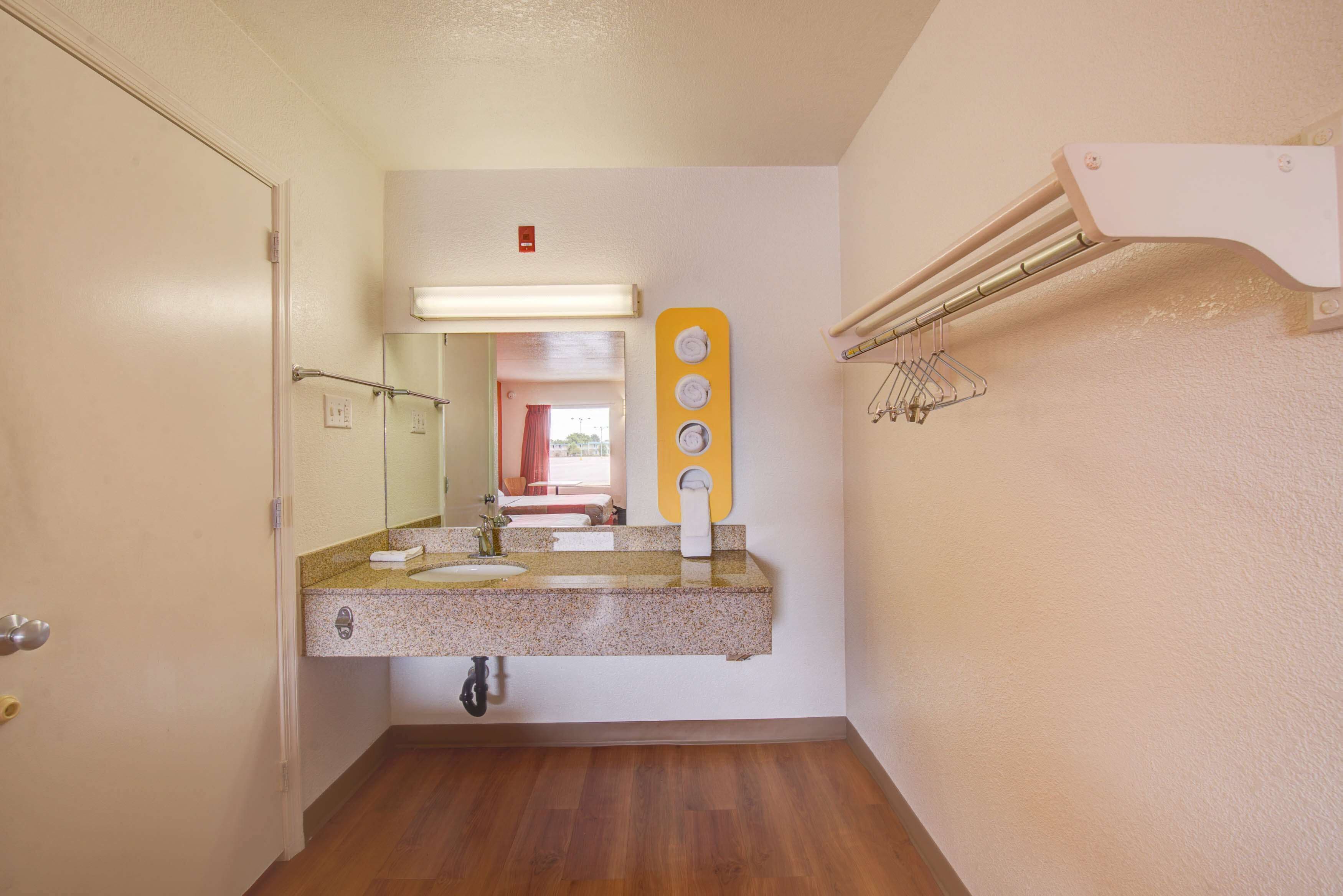 Foto - Travelodge by Wyndham Norfolk Airport