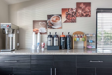 Área de desayuno. Rodeway Inn Sharonville - Cincinnati North