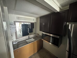 Room, 1 King Bed, Non Smoking (Upgrade) | Free WiFi, bed sheets, alarm clocks - Rodeway Inn Sharonville - Cincinnati North (Sharonville)