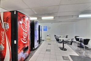 Lobby - Motel 6 Laredo, TX - North I-35 (Laredo)