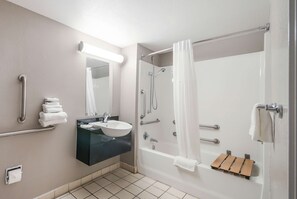 Kamar mandi difabel