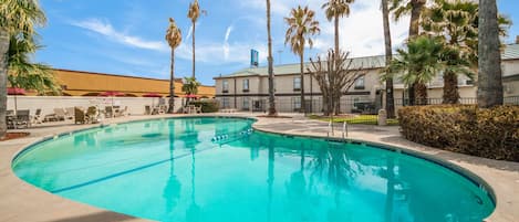 Kolam renang outdoor