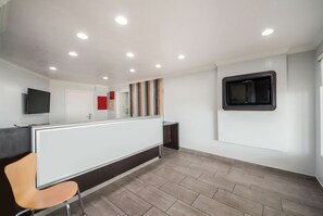 Lobby - Motel 6 Laredo, TX - North I-35 (Laredo)