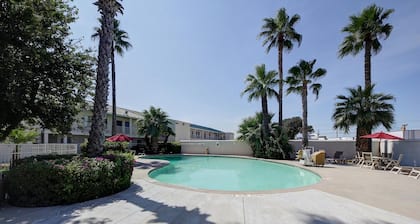 Motel 6 Laredo, TX - North I-35