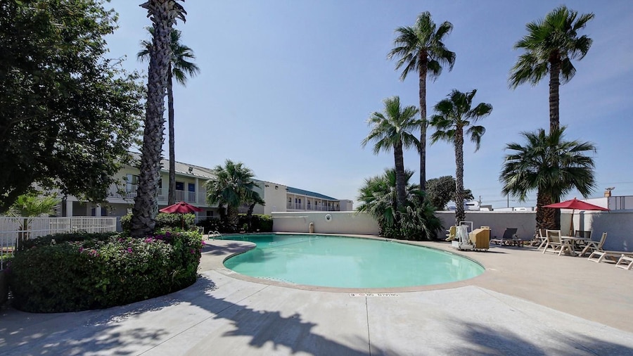 Motel 6 Laredo, TX - North I-35