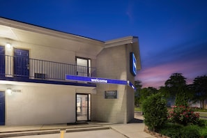 Exterior - Travelodge by Wyndham Madison Heights MI (Madison Heights)