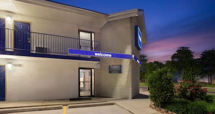Travelodge by Wyndham Madison Heights MI