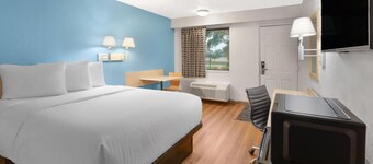 Travelodge by Wyndham Madison Heights MI
