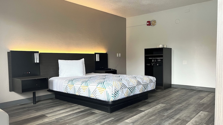 Motel 6 Middleburg Heights, OH - Cleveland