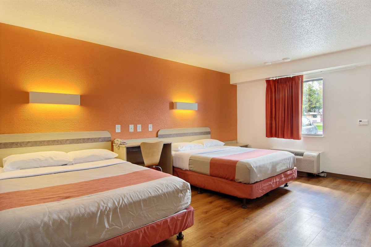 Deluxe kamer, 2 tweepersoonsbedden, niet-roken, koelkast en magnetron | Gratis wifi, beddengoed