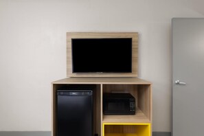 Room, 2 Double Beds, Accessible, Non Smoking (Mobility, Tub with Grab Bars) | Premium bedding, desk, free WiFi, bed sheets - Days Inn by Wyndham Charleston WV (Charleston)