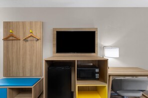 Rom, 2 dobbeltsenger, ikke-røyk | Sengetøy av topp kvalitet, skrivebord, wi-fi (inkludert) og sengetøy