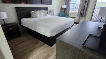 Roupas de cama premium, escrivaninha, Wi-Fi de cortesia, roupa de cama