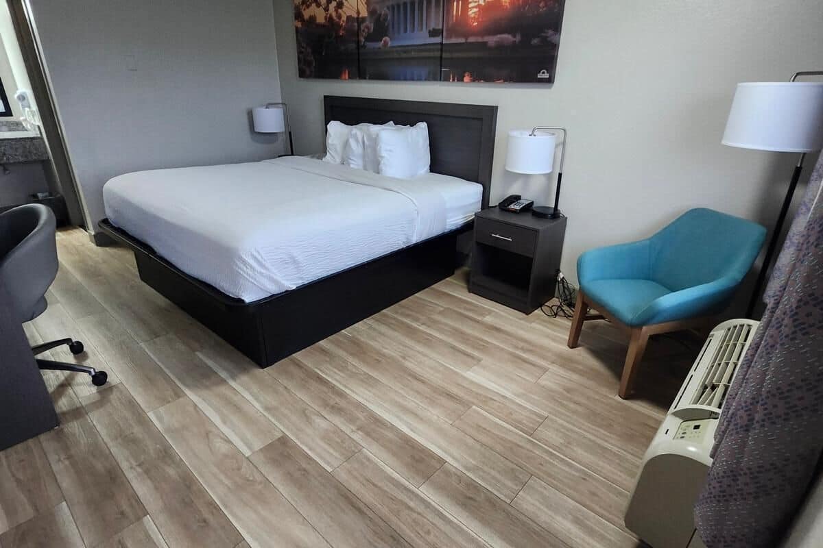 premium bedding, desk, free wifi, bed sheets