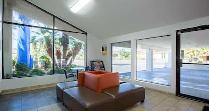 Motel 6 Kingman, AZ - Route 66 West