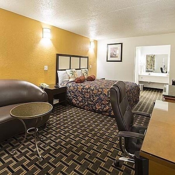 Accès au Wi-Fi (inclus), literie fournie, réveille-matin