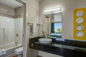 Cortinas opacas, tabla de planchar con plancha, wifi gratis